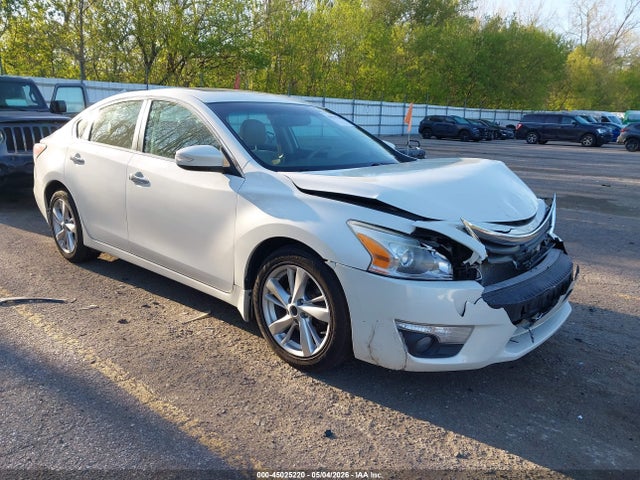 Salvage Nissan Altima Image