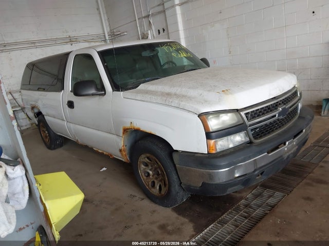 Salvage Chevrolet Silverado 1500 Image