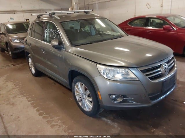 Salvage Volkswagen Tiguan Image