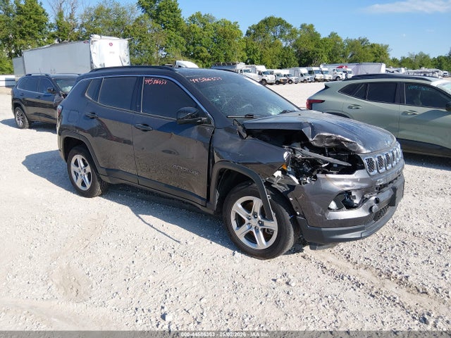 Salvage Jeep Compass Image