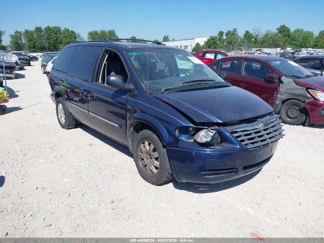 Salvage Chrysler Town & Country Image