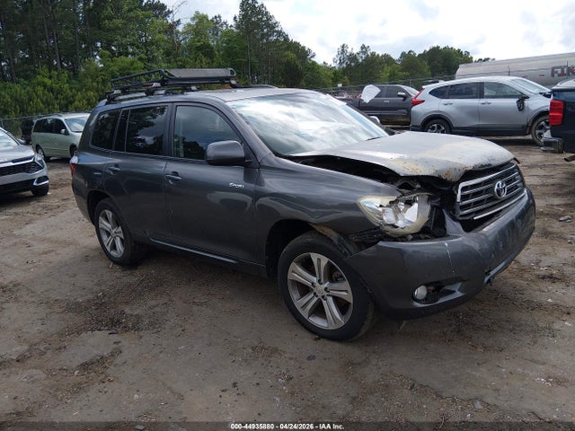 Salvage Toyota Highlander Image