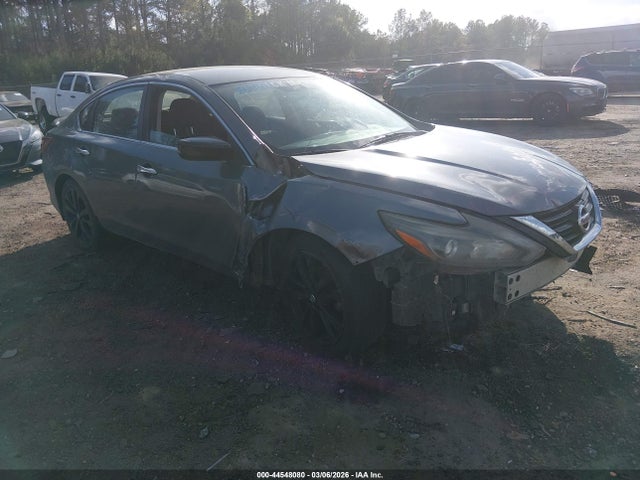 Salvage Nissan Altima Image