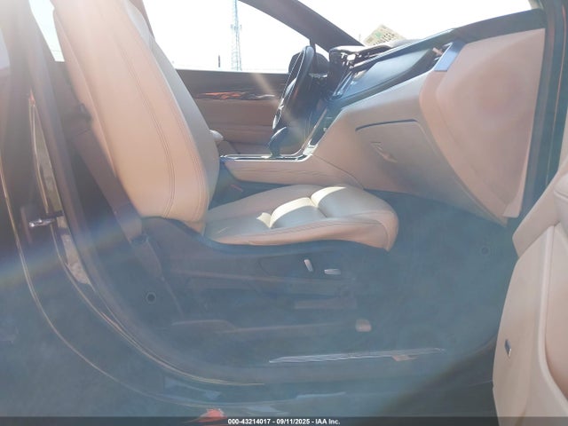 Cadillac XT5 Standard