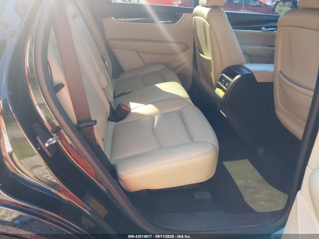 Cadillac XT5 Standard