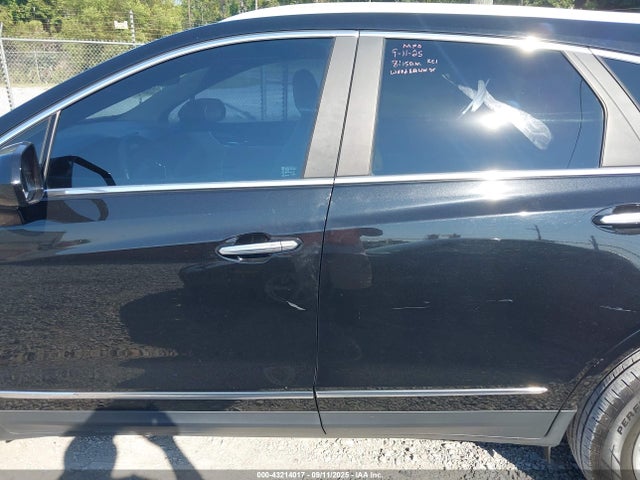 Cadillac XT5 Standard