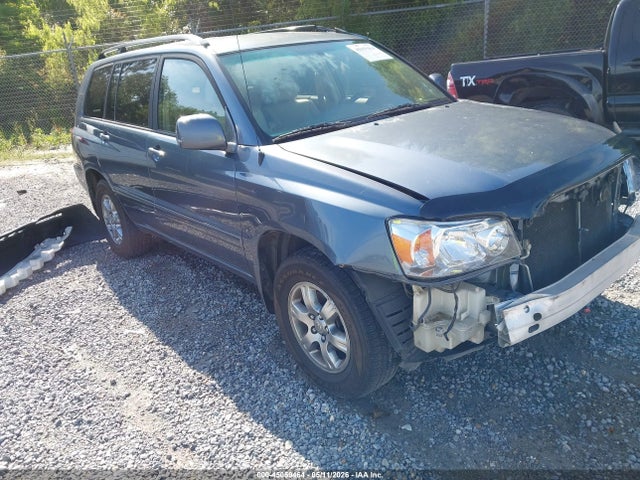 Salvage Toyota Highlander Image