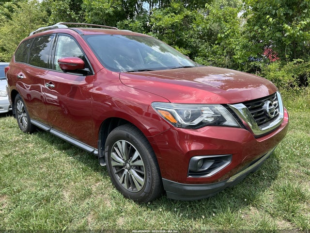 Salvage Nissan Pathfinder Image