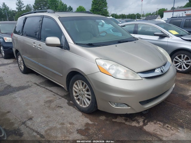 Salvage Toyota Sienna Image