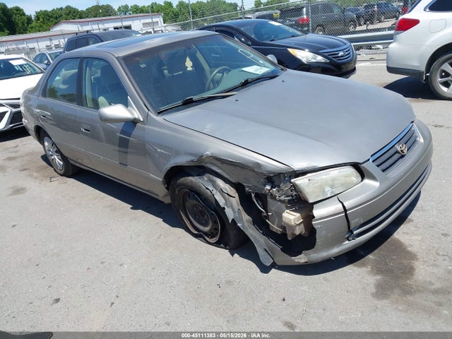 Salvage Toyota Camry Image