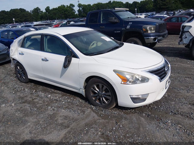Salvage Nissan Altima Image