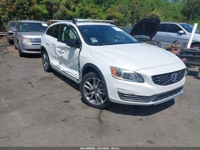 Salvage Volvo V60 Cross Country Image