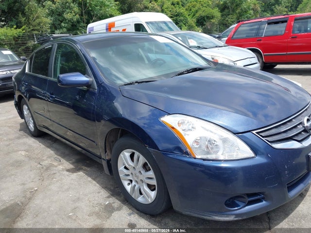 Salvage Nissan Altima Image