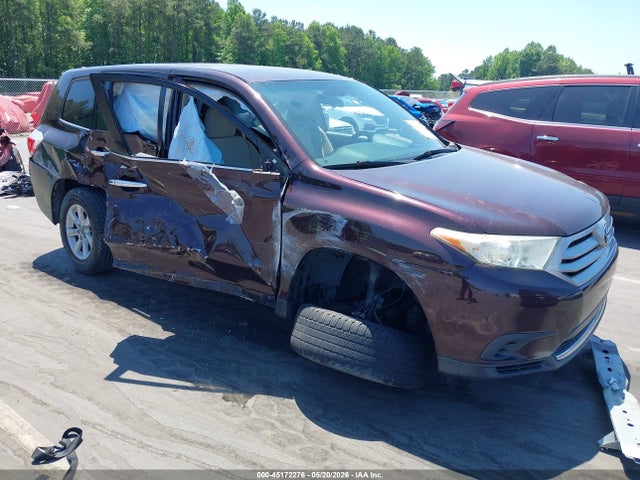 Salvage Toyota Highlander Image