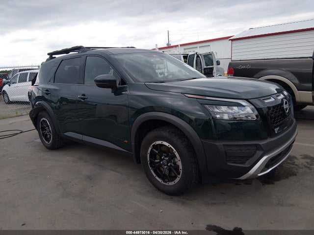 Salvage Nissan Pathfinder Image