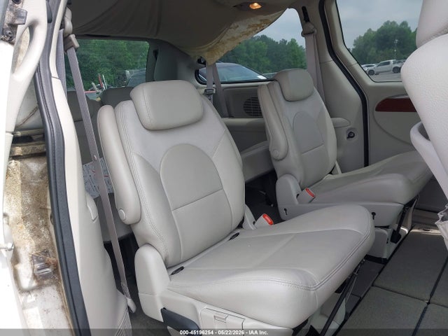 Chrysler Town & Country Limited