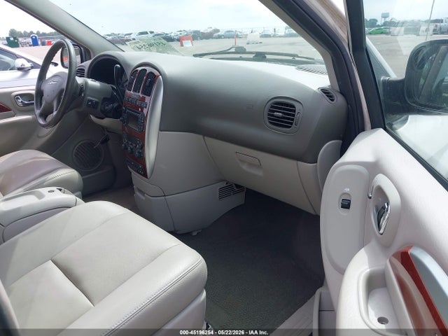 Chrysler Town & Country Limited