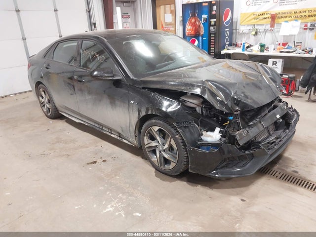 Salvage Hyundai ELANTRA Image