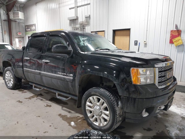 Salvage GMC Sierra 2500 Image