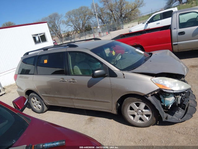 Toyota Sienna Le