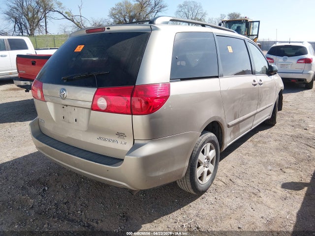 Toyota Sienna Le