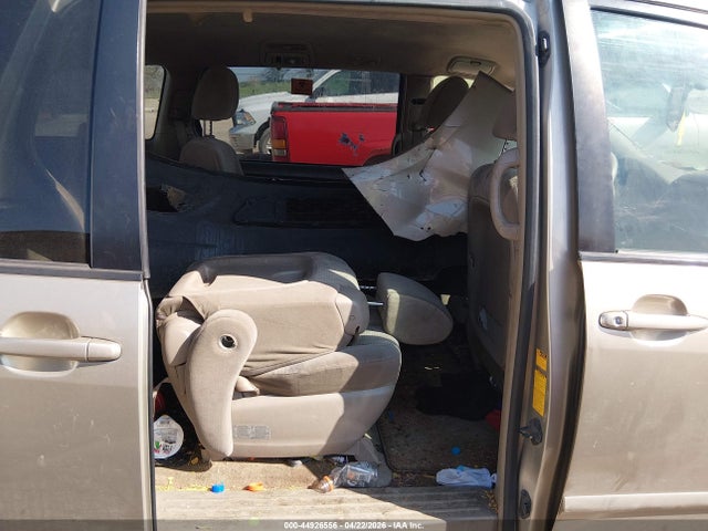 Toyota Sienna Le