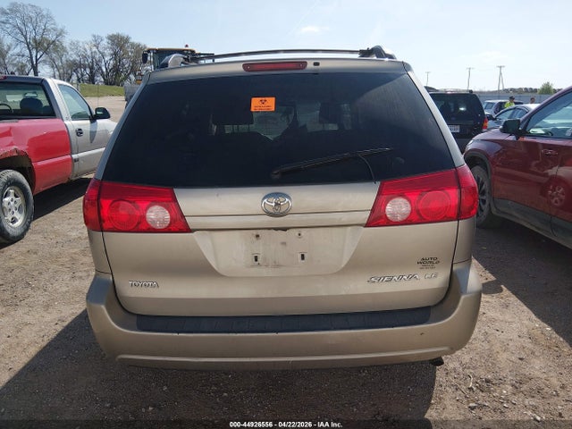 Toyota Sienna Le