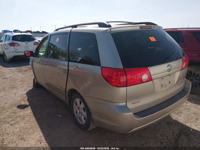Toyota Sienna Le