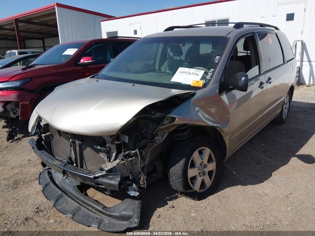 Toyota Sienna Le