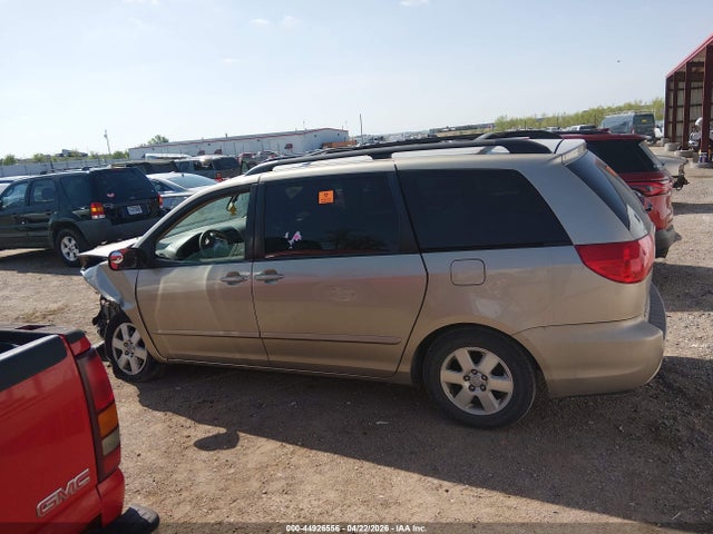 Toyota Sienna Le