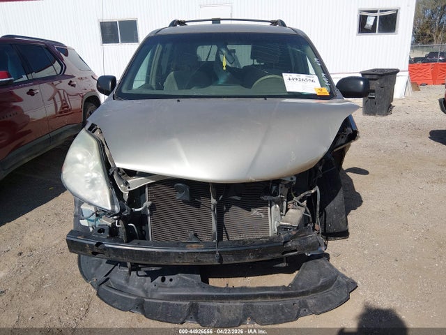 Toyota Sienna Le