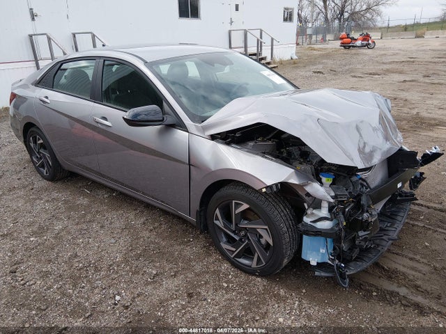 Salvage Hyundai ELANTRA Image
