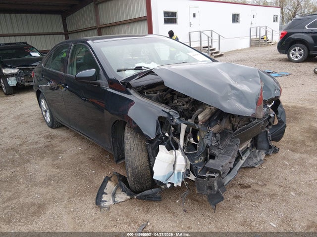 Salvage Toyota Camry Image