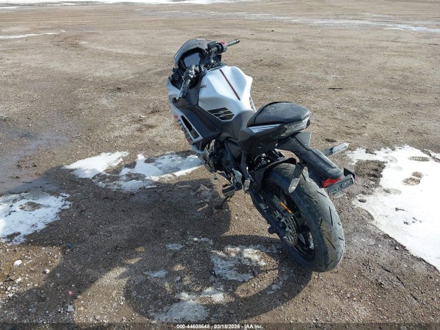 Kawasaki Ex650 P