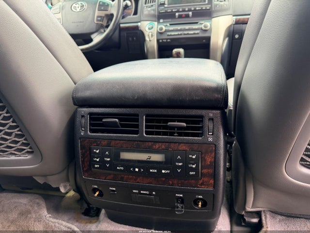 Toyota Land Cruiser V8