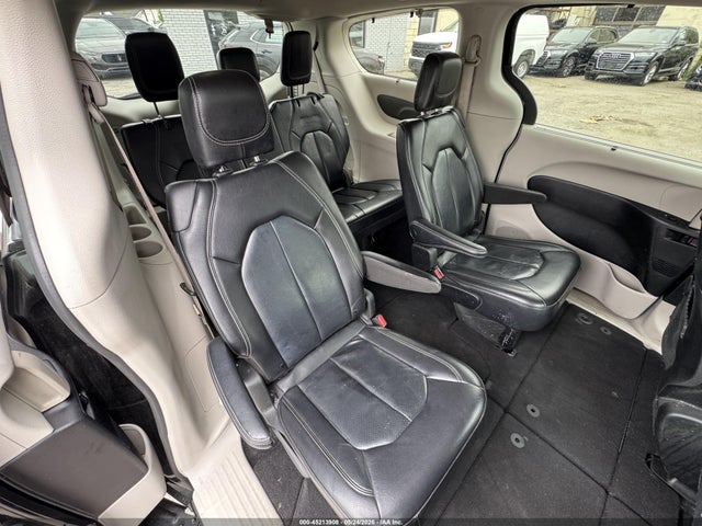 Chrysler Pacifica Touring L