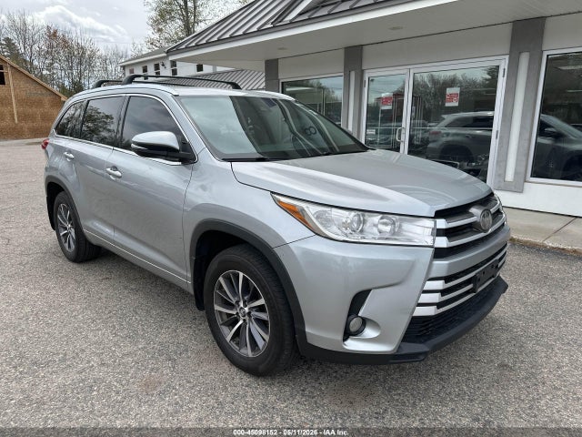 Salvage Toyota Highlander Image