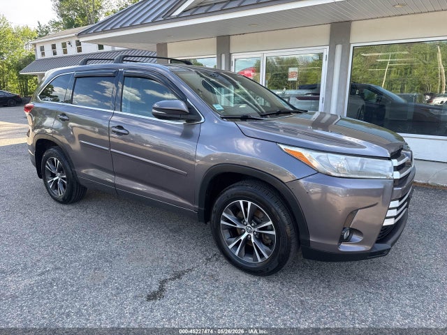 Salvage Toyota Highlander Image