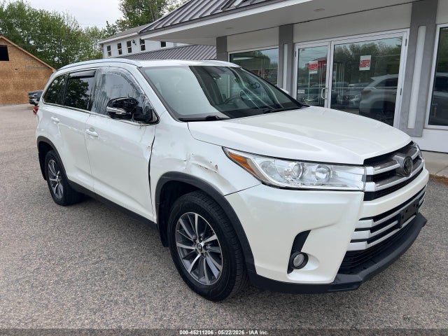 Salvage Toyota Highlander Image