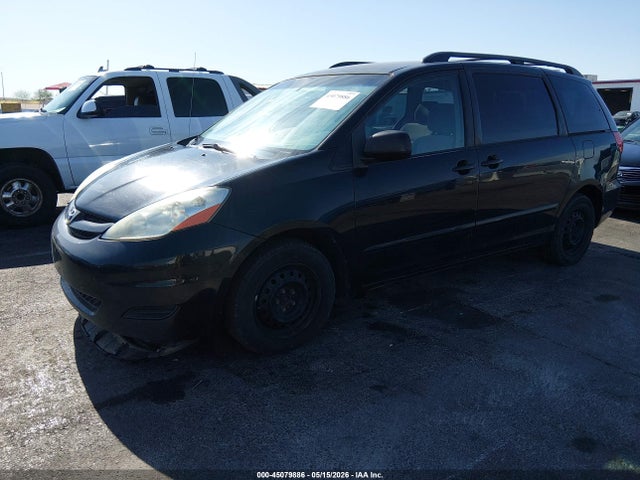 Toyota Sienna Le