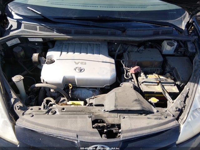 Toyota Sienna Le