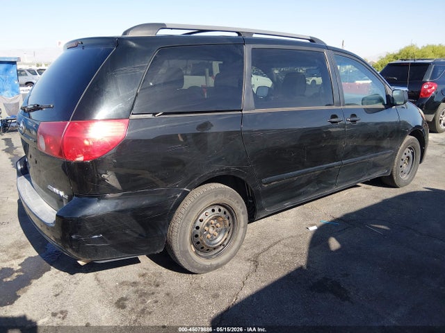 Toyota Sienna Le