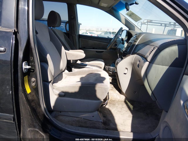 Toyota Sienna Le