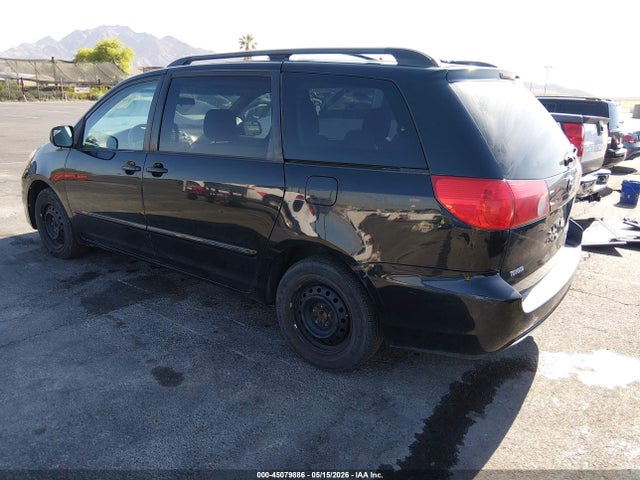 Toyota Sienna Le