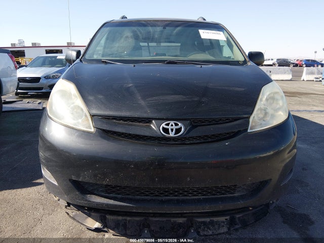 Toyota Sienna Le