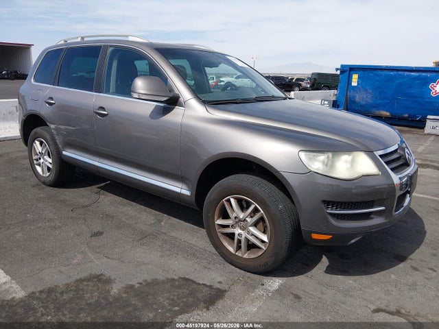 Salvage Volkswagen Touareg Image