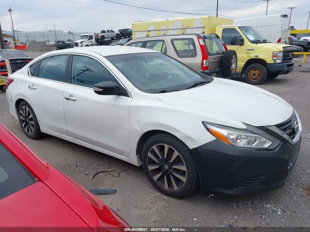 Salvage Nissan Altima Image