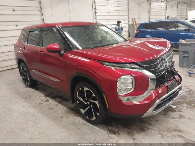 Salvage Mitsubishi Outlander Image