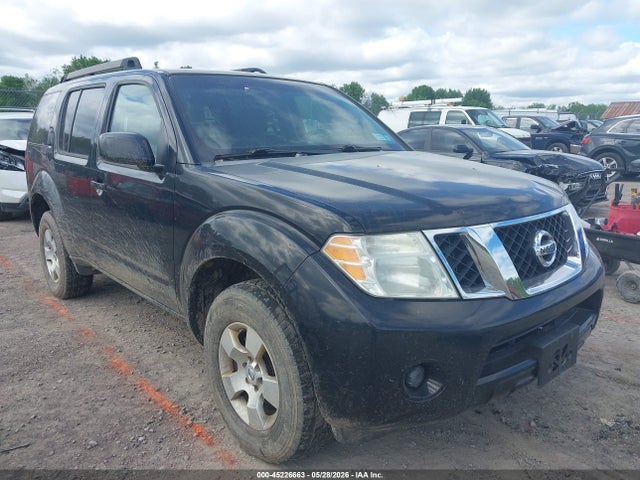 Salvage Nissan Pathfinder Image