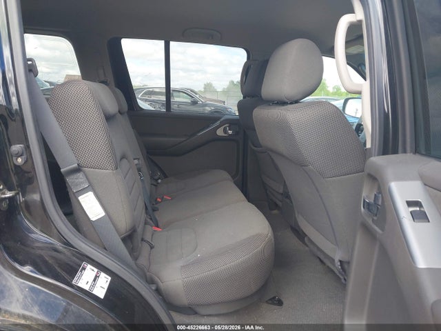 Nissan Pathfinder S